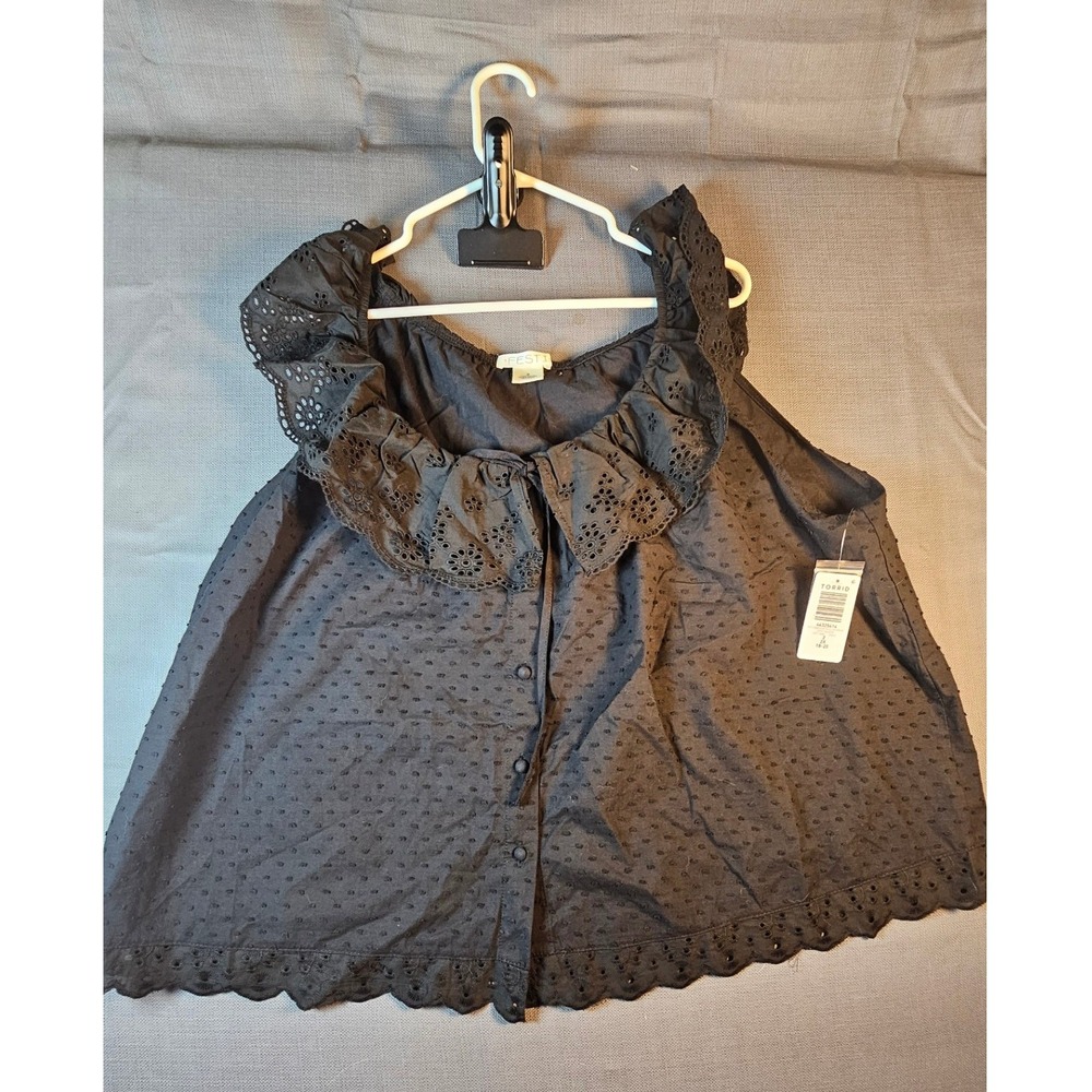 Torrid Festi Black Eyelet Ruffle Button Top Swiss Dot Cotton Plus Size 2 NWT